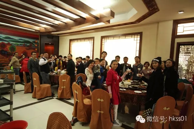 ʢ�����F(tu��n)ȫ�w������ʢ�����i����56�Ç�(gu��)�HС�����ڽMί��(hu��)�ɆTǰ�������T(m��n)�h��Ȼ��Ȫ����һҹ�Ρ�